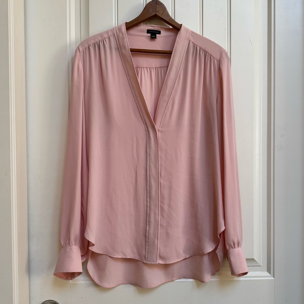 Ann Taylor Soft Pink Buttoned Tunic Flowy Blouse. Size M